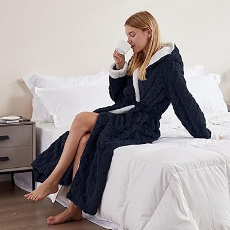 Other Dowesrobe Women's fluffy hooded plush bathrobe Winter Size M / US 6-8 / IT 42-44 - 5 Thumbnail