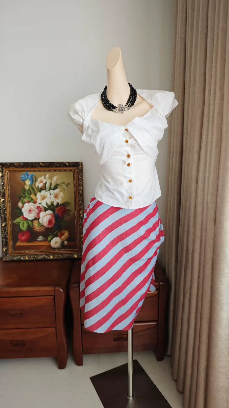 Vivienne Westwood Vivienne Westwood A beautiful half-length dress Size S / US 4 / IT 40 - 7 Thumbnail