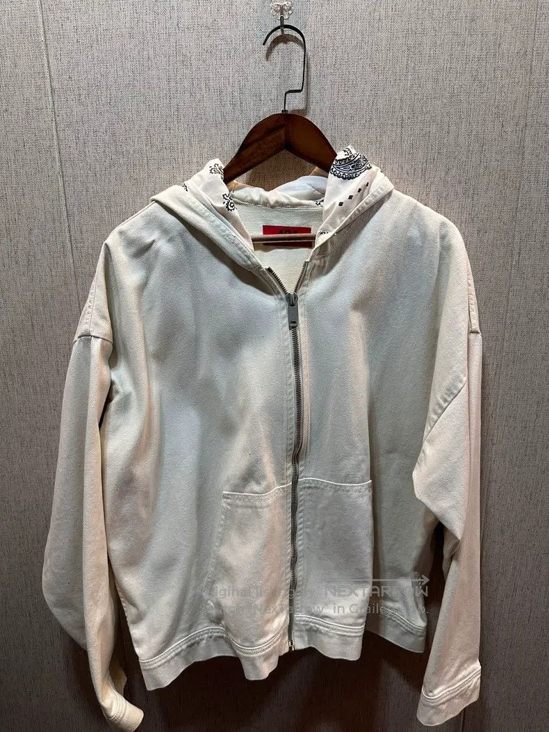 Other 424 White Classic Cashew Flower Size US L / EU 52-54 / 3 - 1 Thumbnail