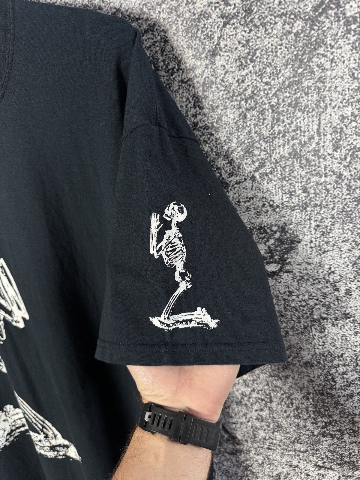 Band Tees Skeleton T-Shirt Praying Graphic Tee Religious Vintage XL Size US XL / EU 56 / 4 - 7 Thumbnail