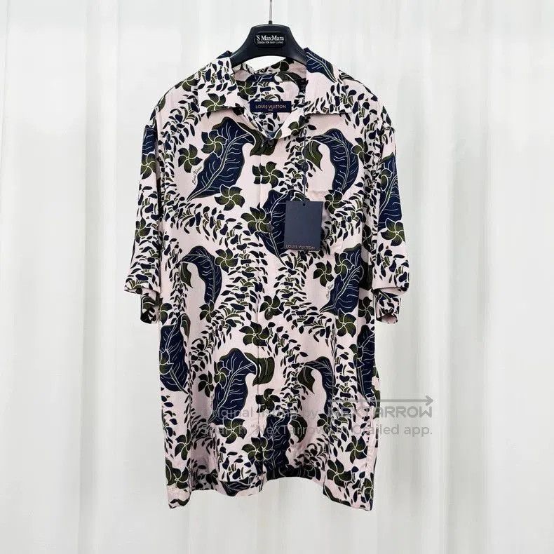 Louis Vuitton Louis Vuitton Floral Silk Short. Size US M / EU 48-50 / 2 - 1 Thumbnail