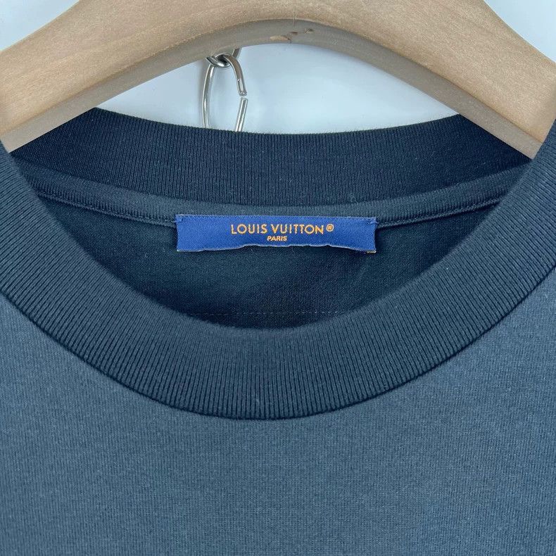 Louis Vuitton Louis Vuitton Black chest embossed logo short sleeve Size US M / EU 48-50 / 2 - 4 Thumbnail