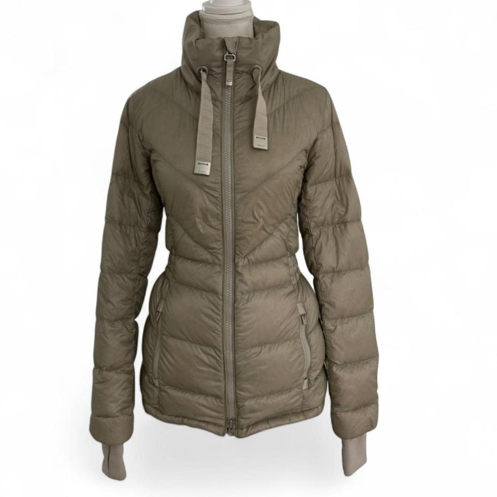 Athleta Athleta Flattering Fit Puffer Jacket Size XS New York coat Size XS / US 0-2 / IT 36-38 - 1 Thumbnail