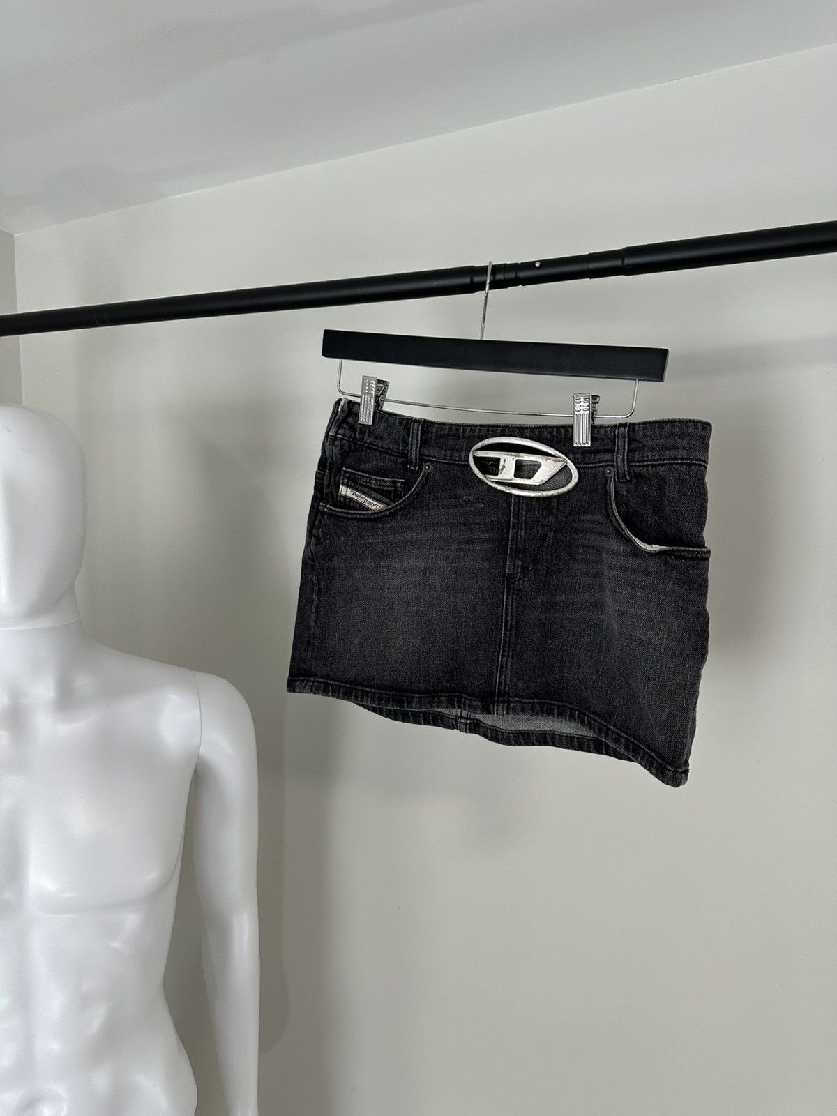 Diesel Diesel Emblemed Mini Skirt Size 28" / US 6 / IT 42 - 4 Thumbnail