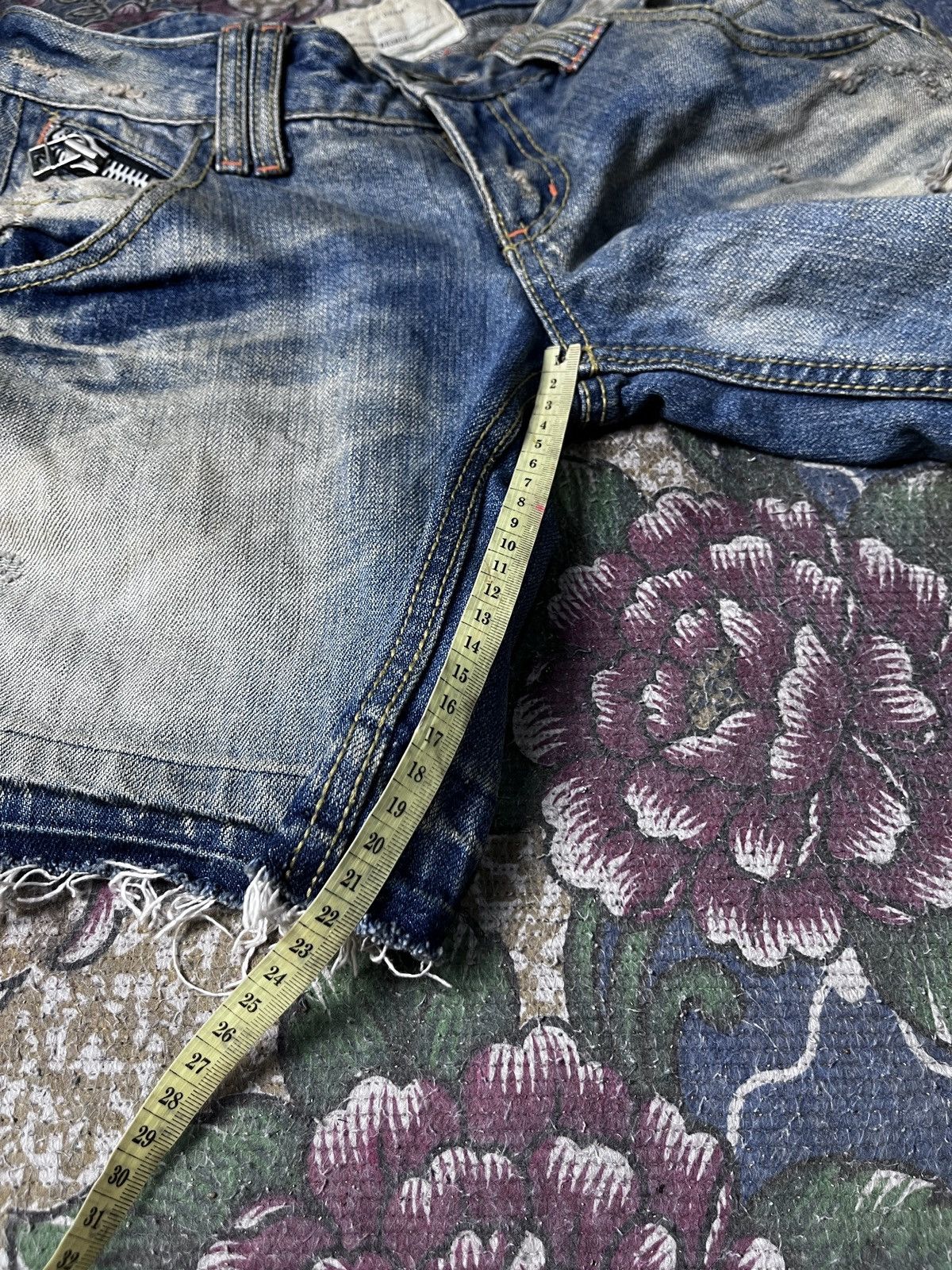 Japanese Brand Lolita Distressed Hot pants Size US 31 - 14 Thumbnail