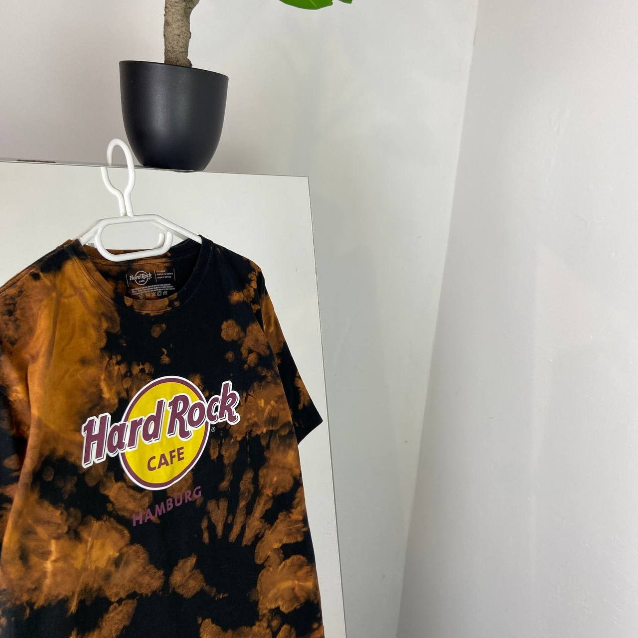 Hard Rock Cafe Hard Rock Cafe Hamburg Vintage Tie Dye T-Shirt Size US XL / EU 56 / 4 - 2 Thumbnail