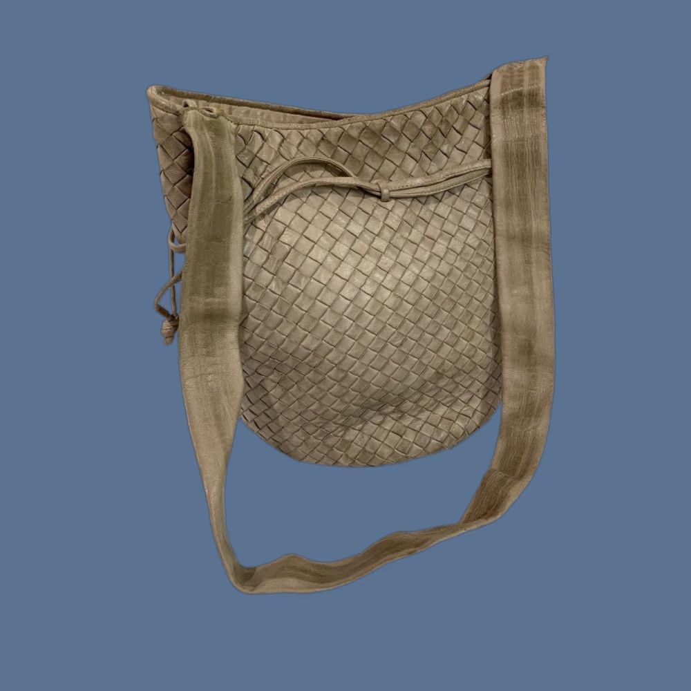 Vintage Madras Bucket Bag Purse Leather Gray Women 12" x 10" 4.5" bottom diameter 15" strap drop Made in Italy Woven Soft Crossbody? Size ONE SIZE - 1 Thumbnail