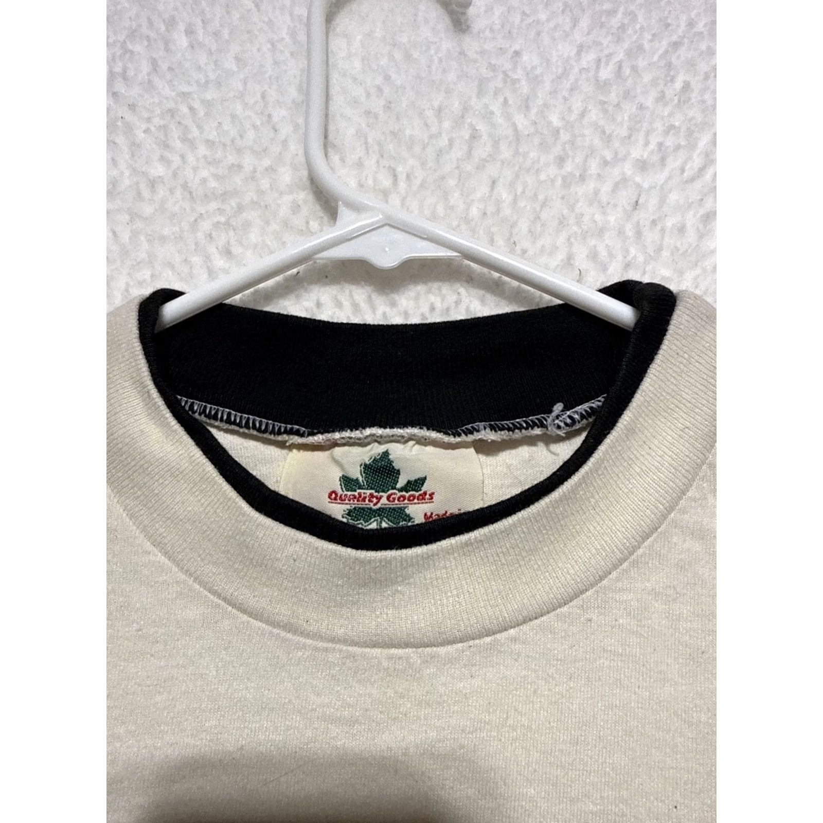 Vintage VINTAGE 90’s Canada Strong & Free T-Shirt Men’s Large Ivory/green "RARE" Size US L / EU 52-54 / 3 - 4 Thumbnail