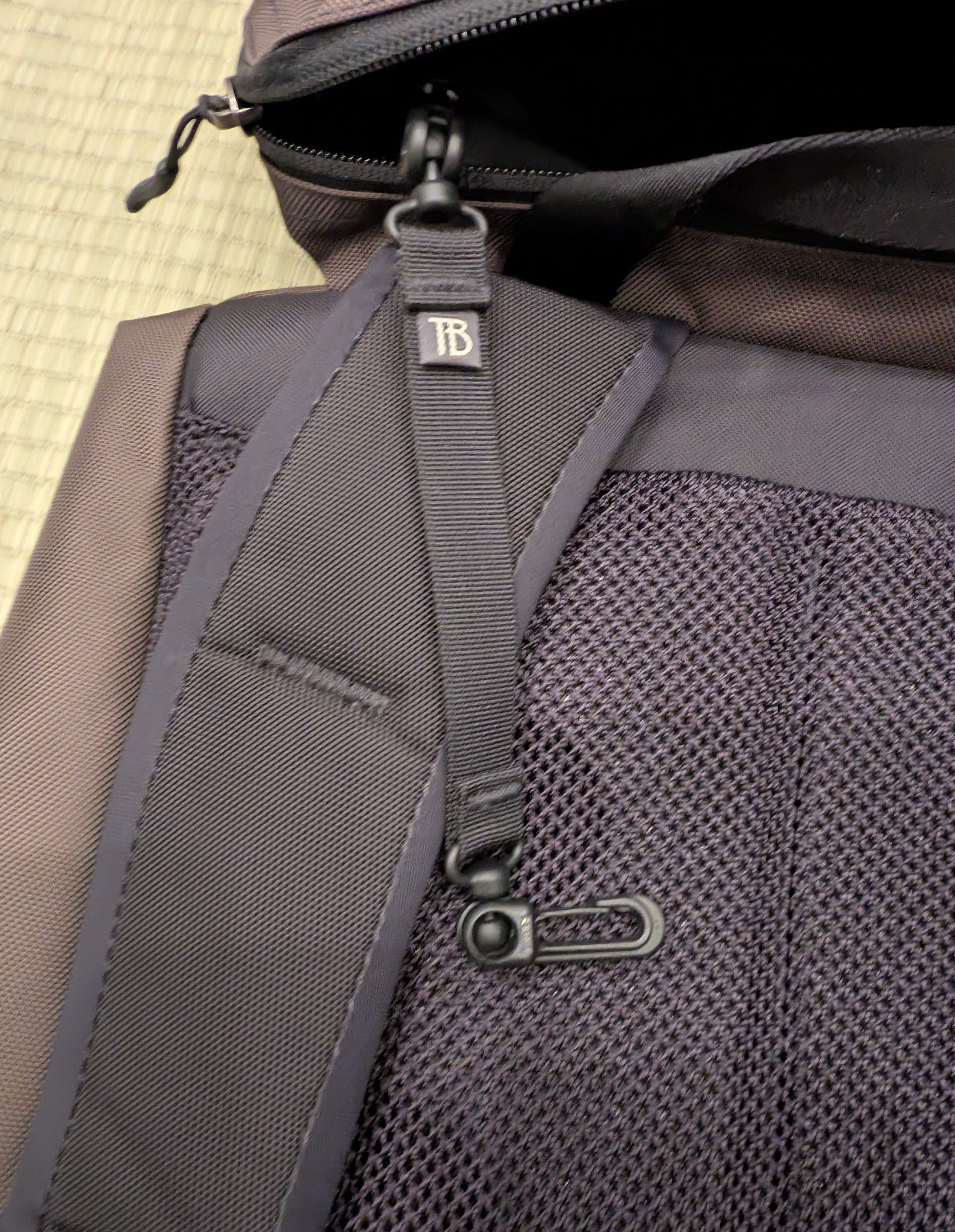 Tom Bihn RARE Tom Bihn Design Lab Shadow Guide Pack 23L Ursa Brown Size ONE SIZE - 11 Thumbnail