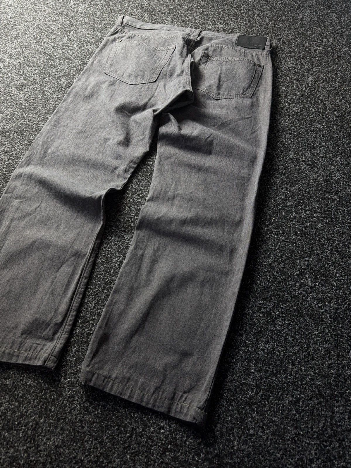 Hugo Boss Luxury Designer Hugo Boss Regular Fit Grey Casual Pants Size US 34 / EU 50 - 12 Thumbnail