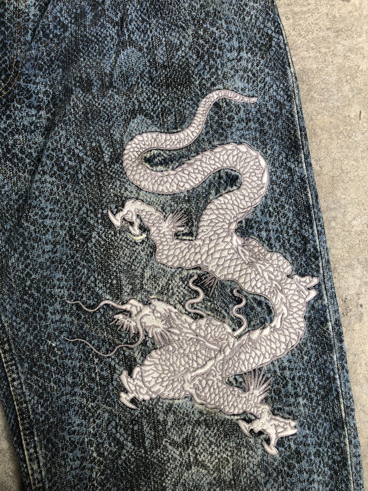 Karakuri Tamashii Karakuri Tamashii Embroidered Jeans Baggy Snake Skin Size US 37 - 13 Thumbnail