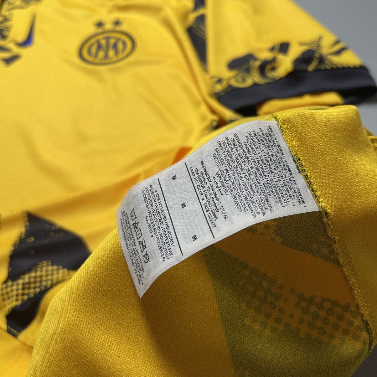 Vintage INTER NIKE 2024/2025 FOOTBALL THIRD JERSEY #9 THURAM Size US M / EU 48-50 / 2 - 14 Thumbnail