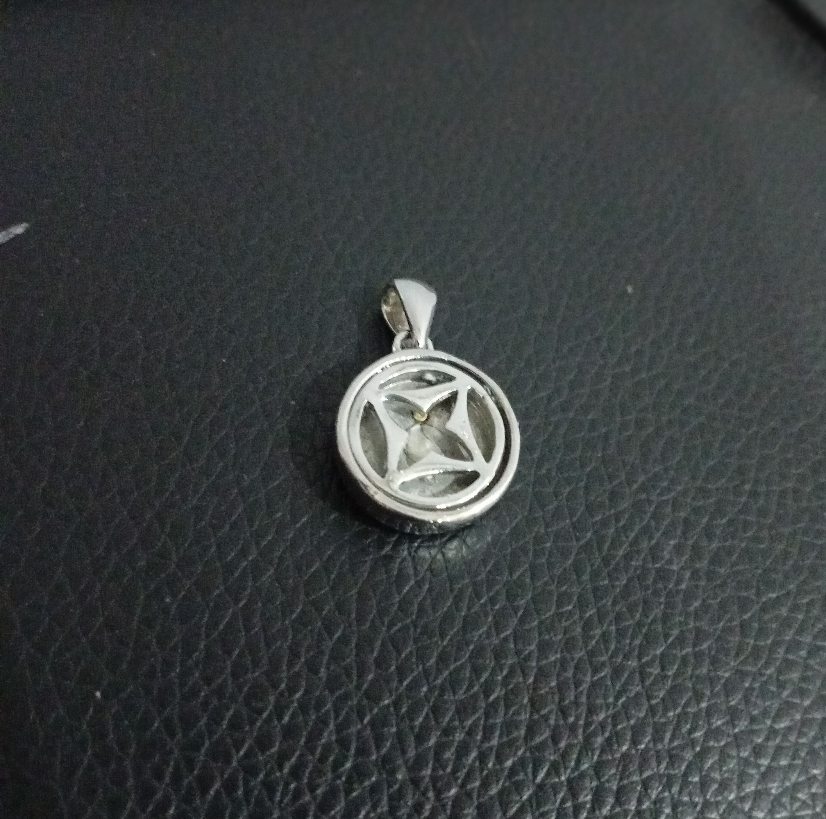 Louis Vuitton Louis Vuitton pendant Size ONE SIZE - 2 Thumbnail