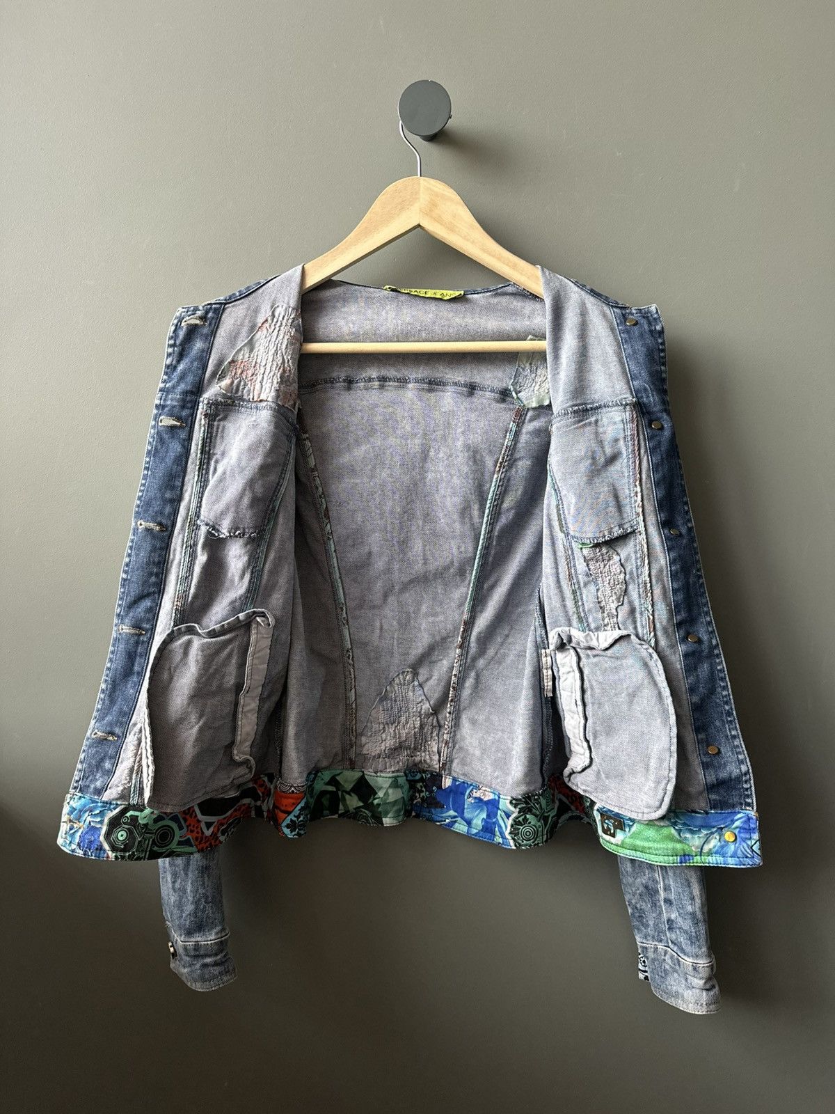Versace Versace Jeans Distressed Denim Jacket Size M / US 6-8 / IT 42-44 - 9 Thumbnail