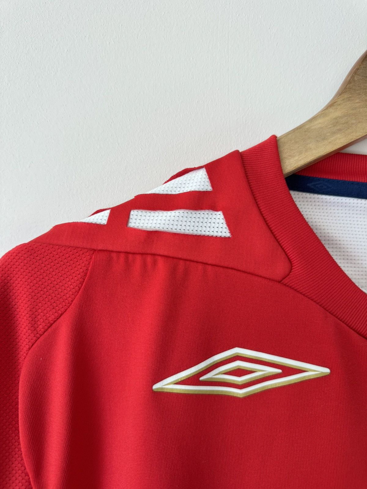 Umbro Vintage England 2006-2007 Away Soccer Jersey Umbro Football Size US L / EU 52-54 / 3 - 11 Thumbnail