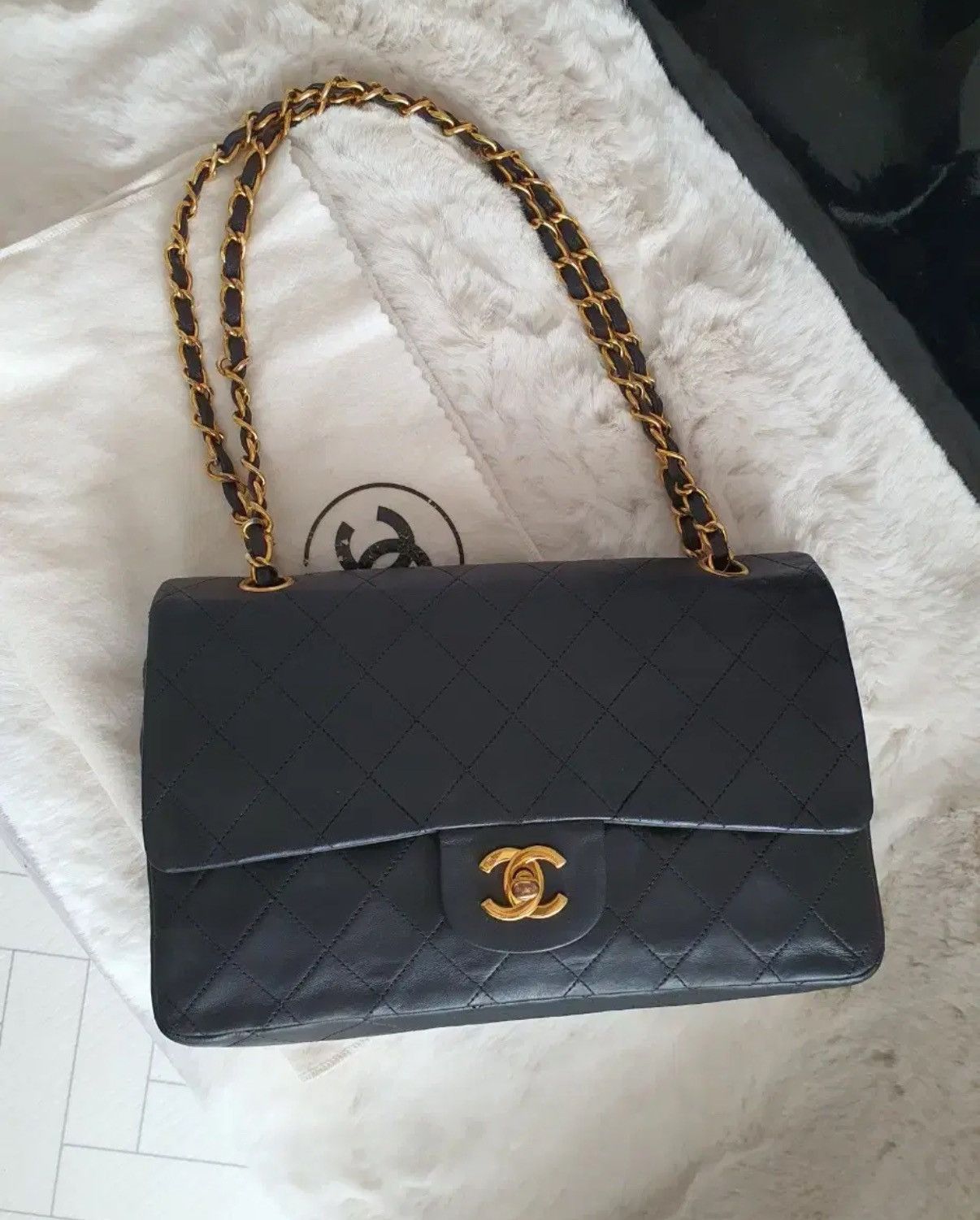 Chanel Chanel Medium Classic Flap (Gold Hardware Size ONE SIZE - 11 Thumbnail