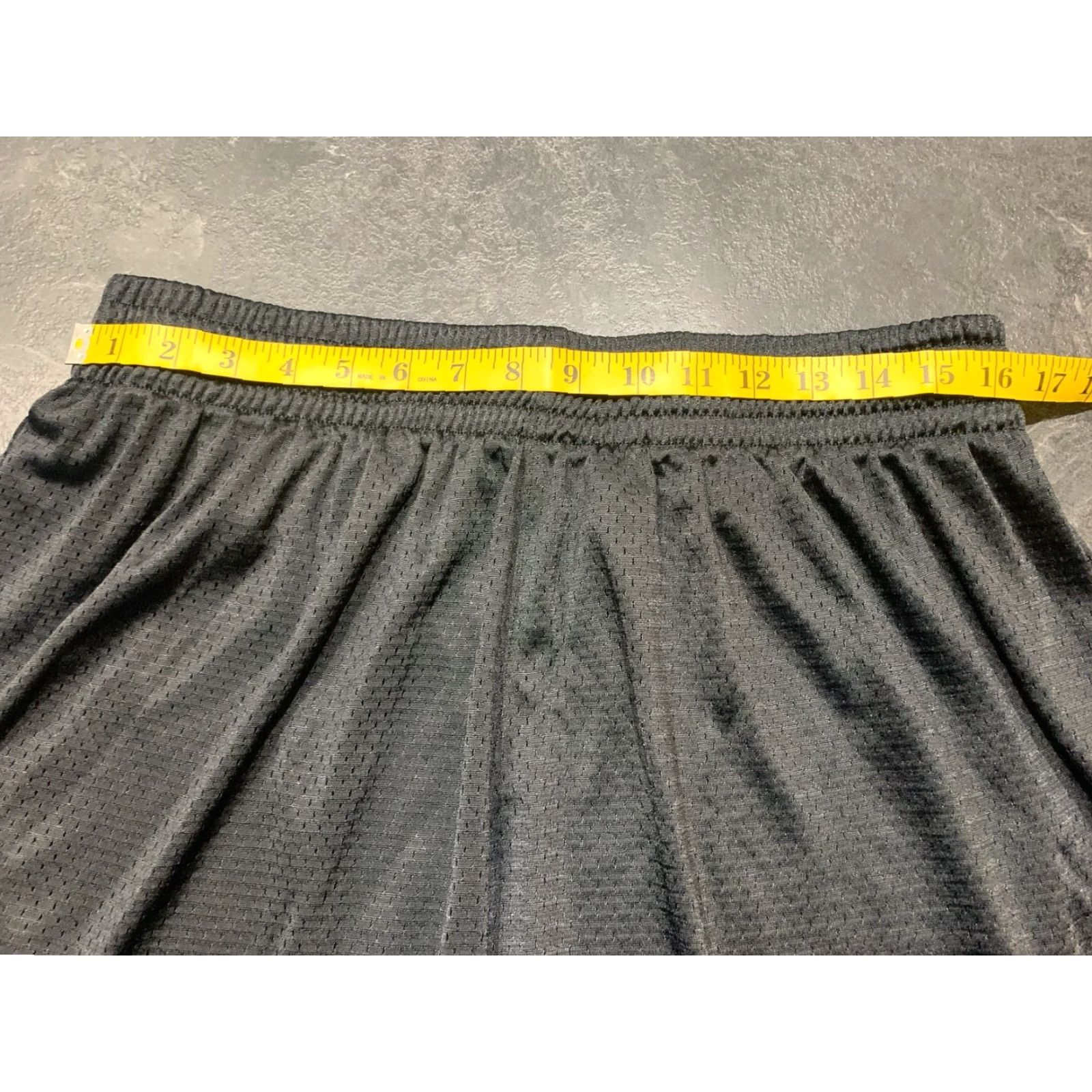 Under Armour Under Armour Mens XL Black Athletic Basketball Shorts Gym Running Pockets Reversible Lightweight Sports Size US 36 / EU 52 - 4 Thumbnail