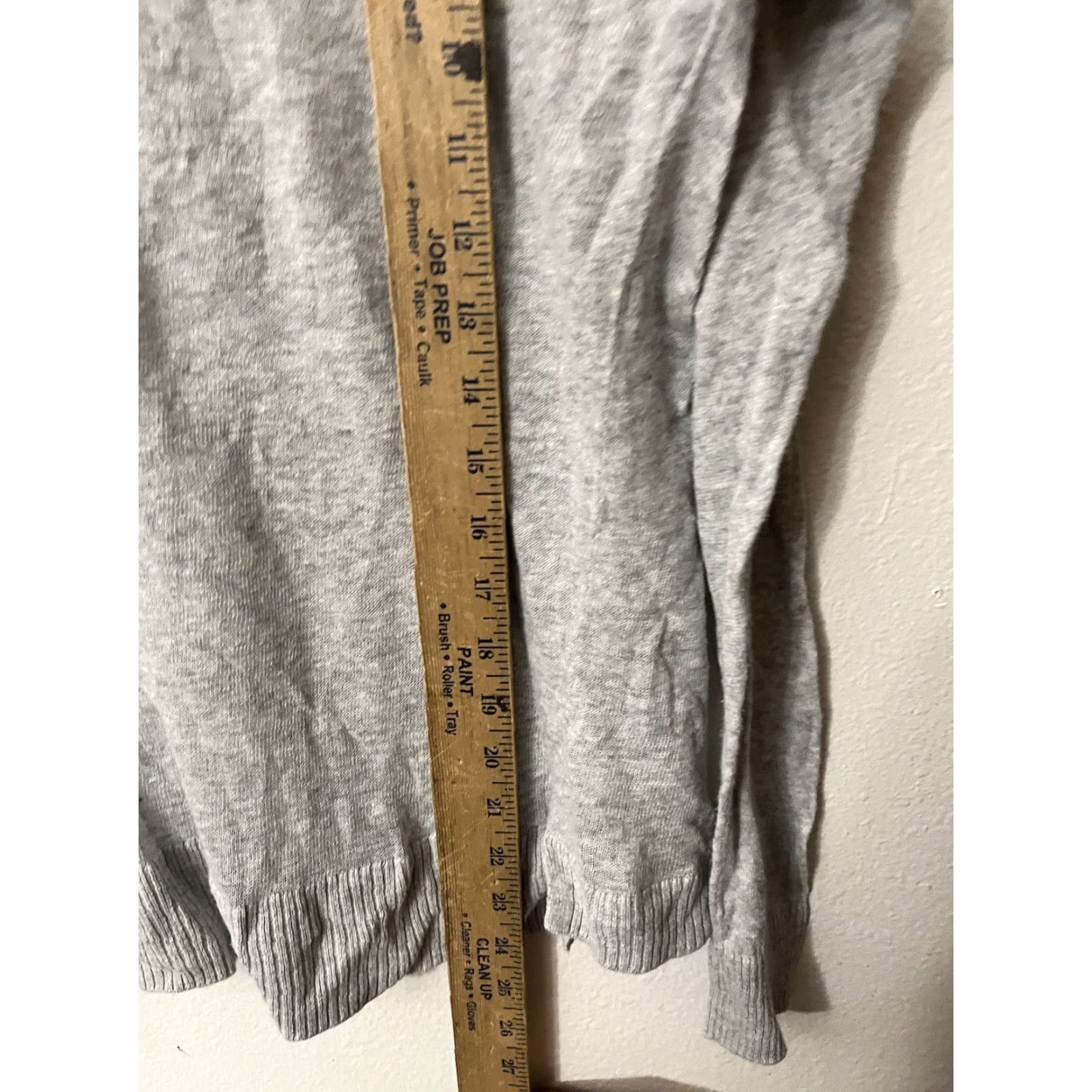 Gap VINTAGE Gap Gray Sweater Women Solid V Neck Long Sleeve Size Large Adult Women Size L / US 10 / IT 46 - 4 Thumbnail