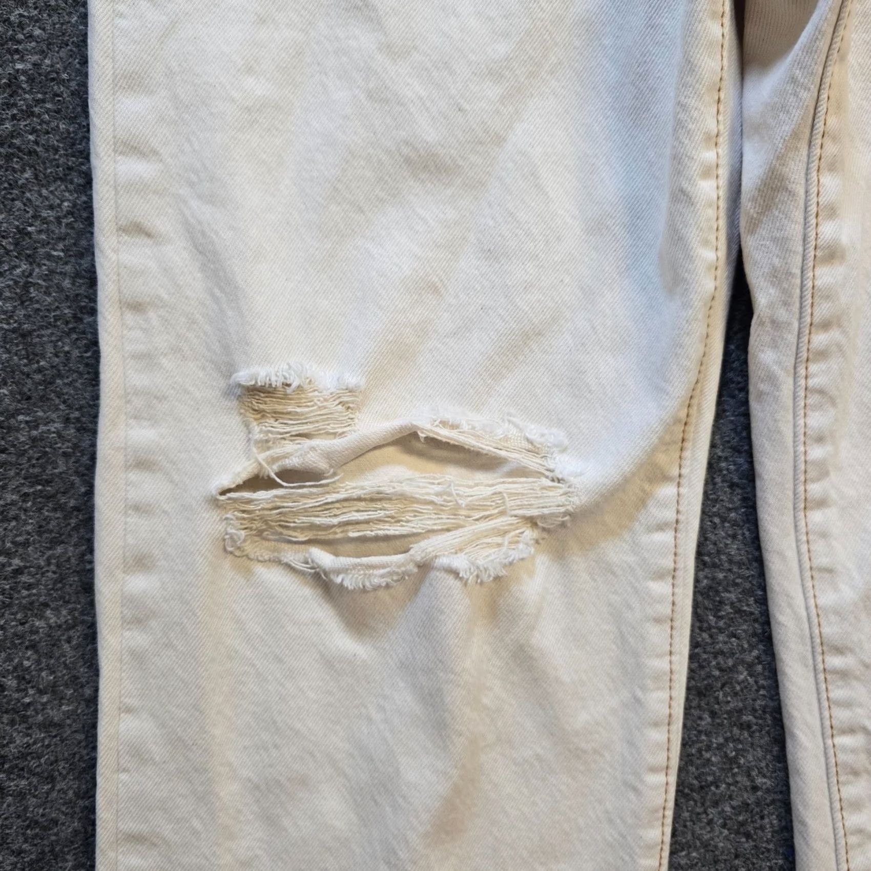 Levi's Levi's Jeans Womens Size 28 White Ribcage Straight Ankle Button Fly Casual 90s Retro Womens Size 30" / US 8 / IT 44 - 3 Thumbnail