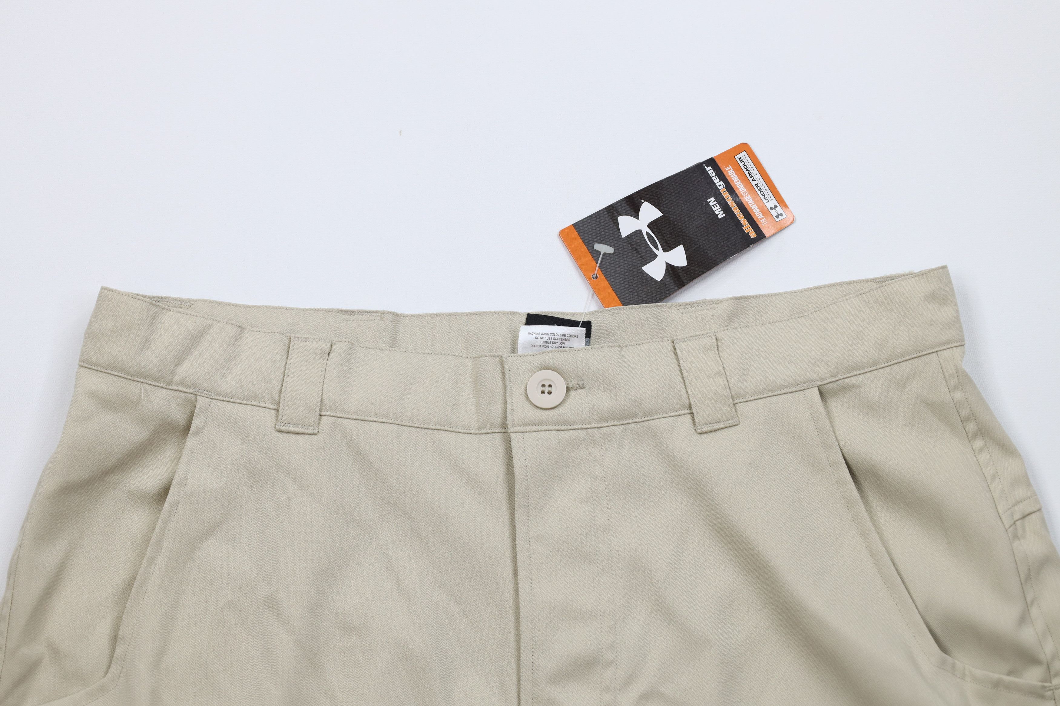 Under Armour Deadstock Vintage Y2K 2005 Under Armour Cargo Shorts Beige Size US 34 / EU 50 - 2 Thumbnail