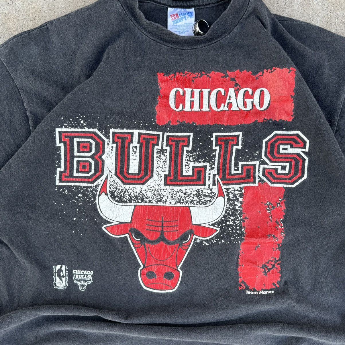 Jordan Brand × NBA × Nike Vintage 90s Faded Black Chicago Bulls Graphic Tee Fits Large Size US L / EU 52-54 / 3 - 2 Thumbnail