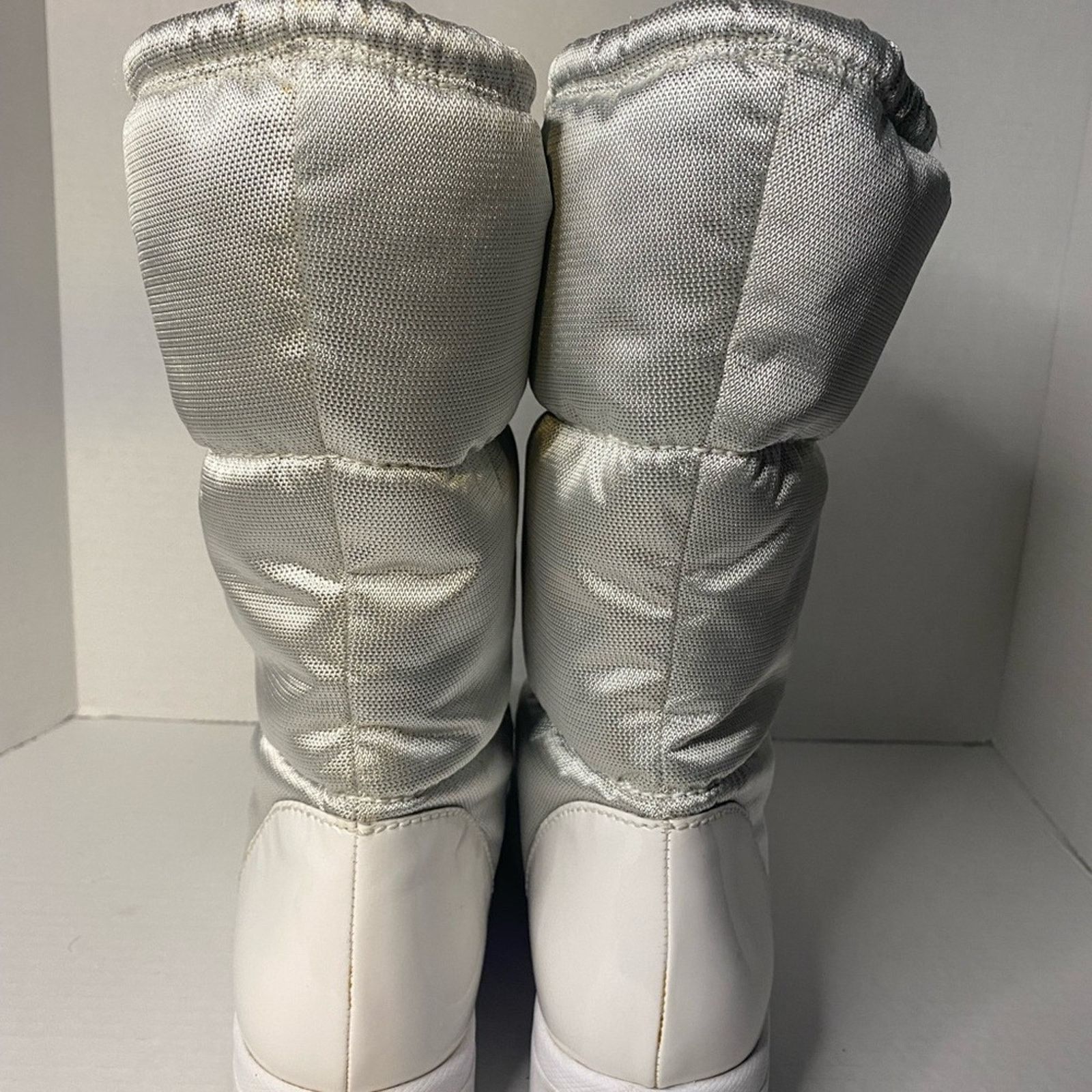 Cole Haan Cole Haan white & silver walking boot mid calf w/ rubber sol Size US 10 / IT 40 - 5 Thumbnail