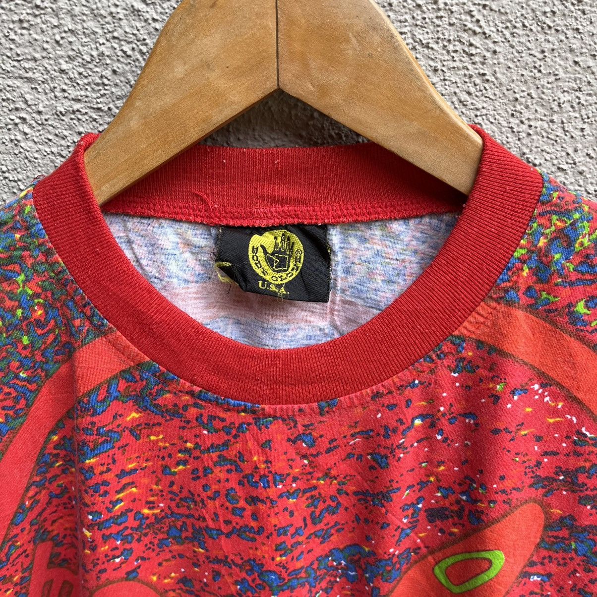 Body Glove Vintage BODY GLOVE usa all over print tee surf Size US L / EU 52-54 / 3 - 4 Thumbnail