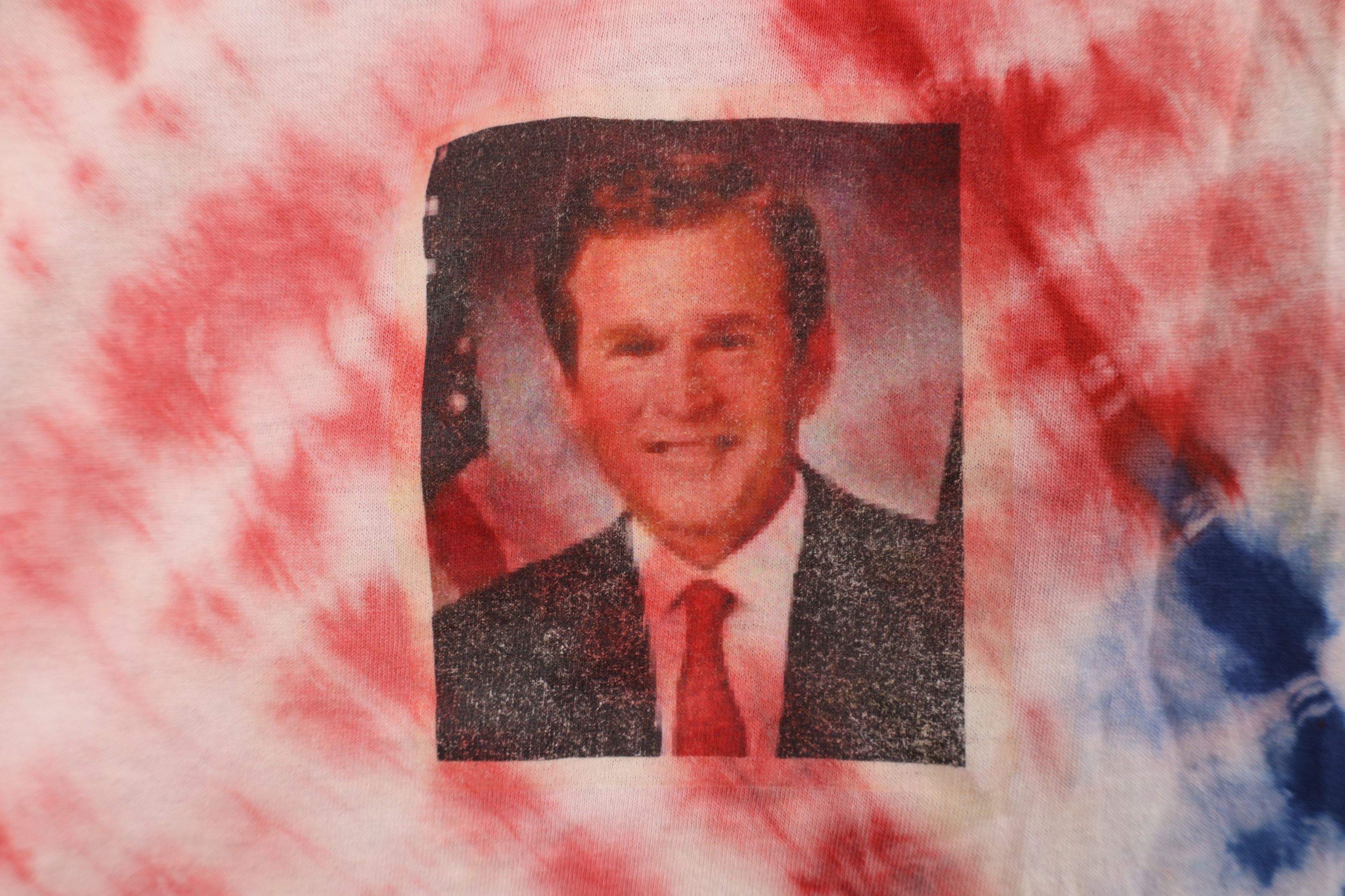 Vintage Vintage Y2K Vote For George W Bush Tie Dye T-Shirt Cotton Size US XXL / EU 58 / 5 - 6 Thumbnail
