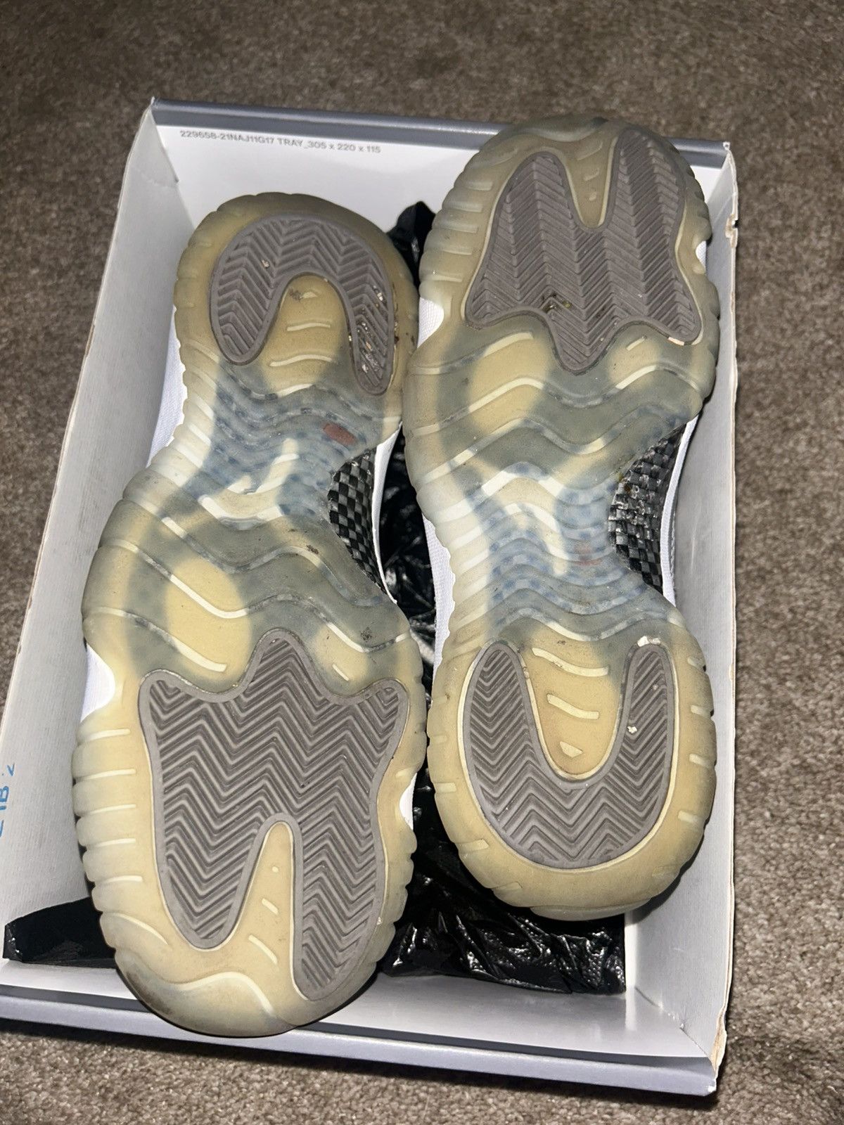 Jordan Brand Air Jordan 11 Retro (GS) Size US 6.5 / EU 39-40 - 3 Thumbnail