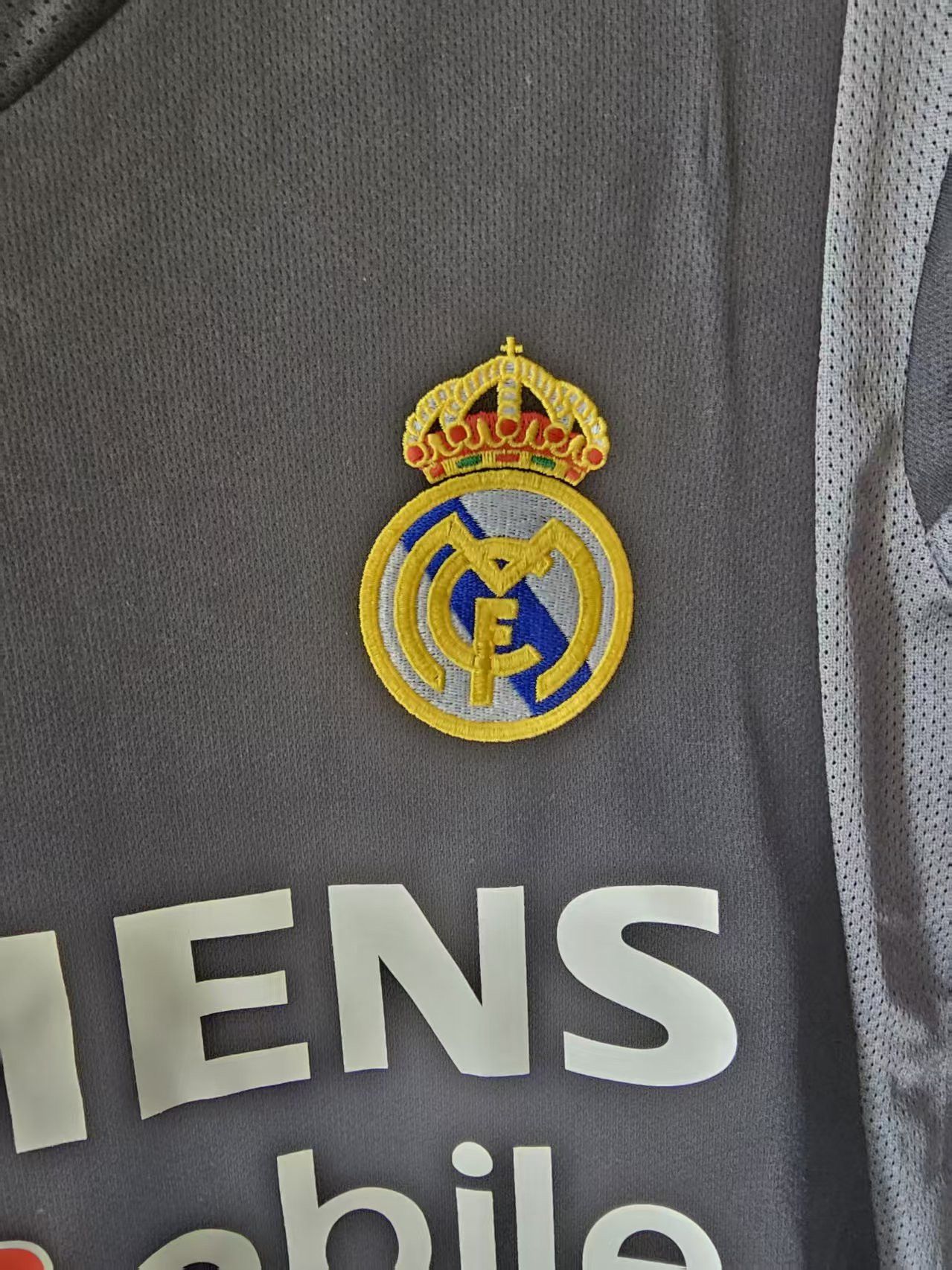 Other Real Madrid #3 Roberto Carlos Jersey Size US XL / EU 56 / 4 - 4 Thumbnail
