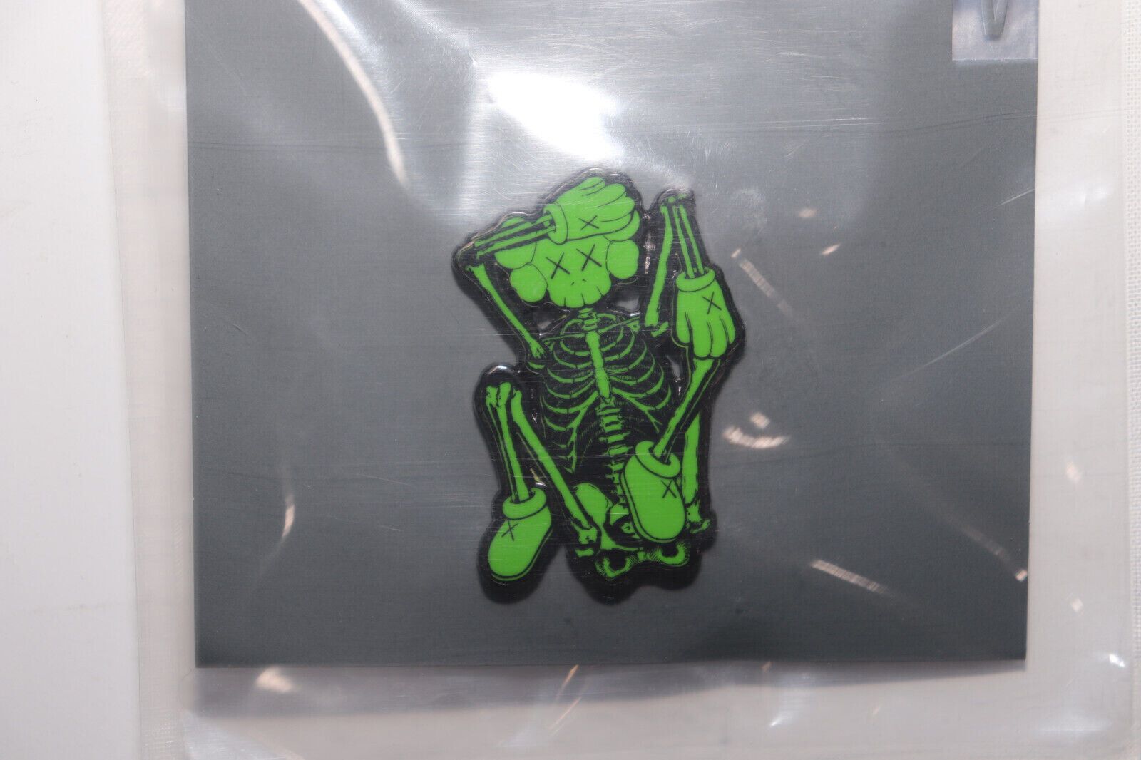 Kaws KAWS NGV Green Skeleton Enamel Pin Size ONE SIZE - 3 Thumbnail