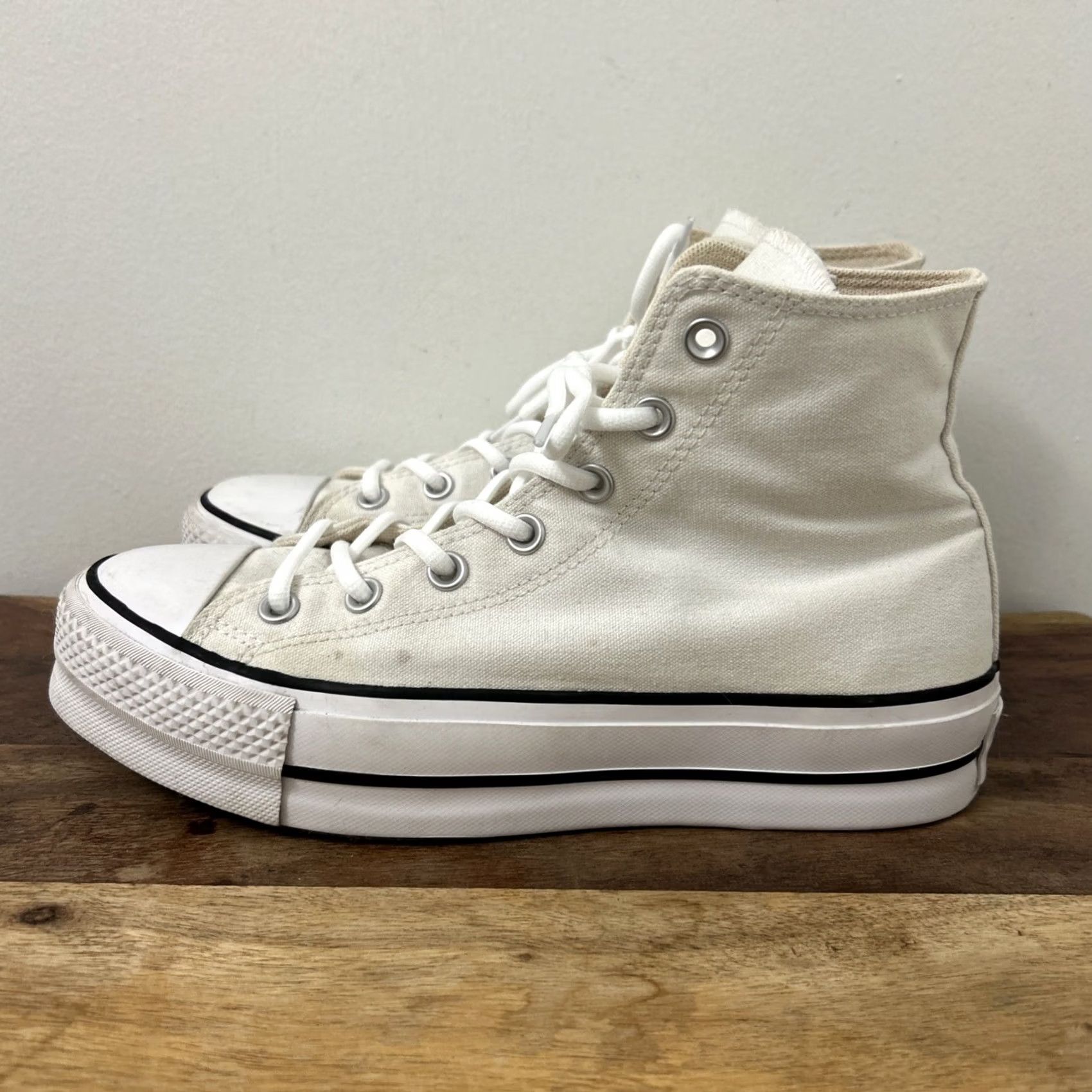 Converse VINTAGE Converse Chuck Taylor All Star Platform Womens Size 9 White Canvas Sneaker Stars Mens Womens Girls Size US 7 / IT 37 - 4 Thumbnail