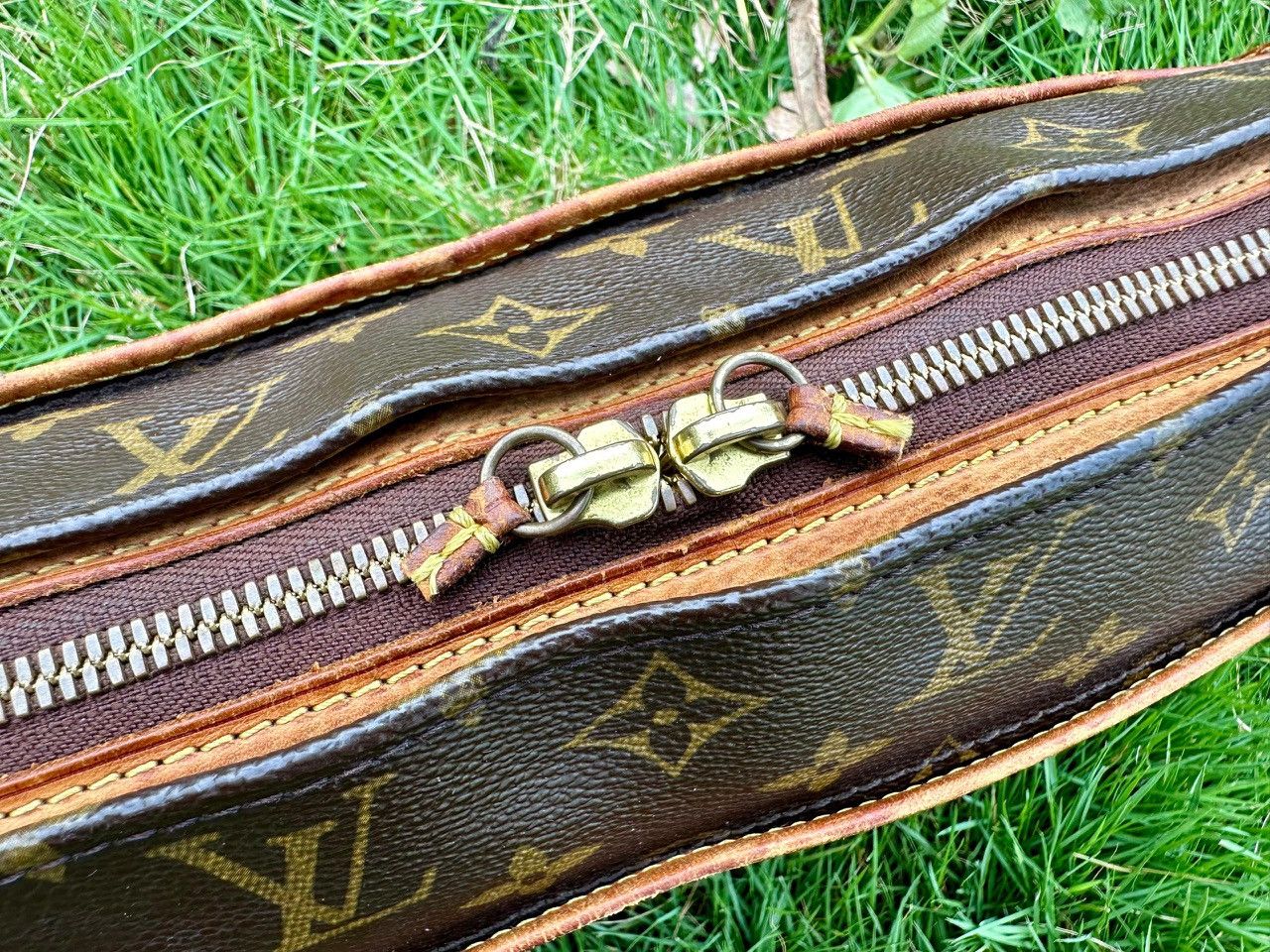 Louis Vuitton Authentic Louis Vuitton Monogram Popincourt Shoulder Bag Size ONE SIZE - 8 Thumbnail