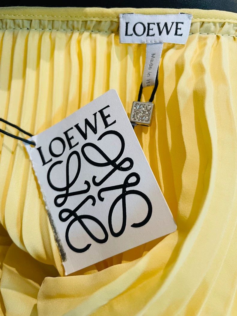 Loewe LOEWE Cowhide waistcoat with irregular hem pleated skirt h Size 24" / US 00 / IT 34 - 3 Thumbnail