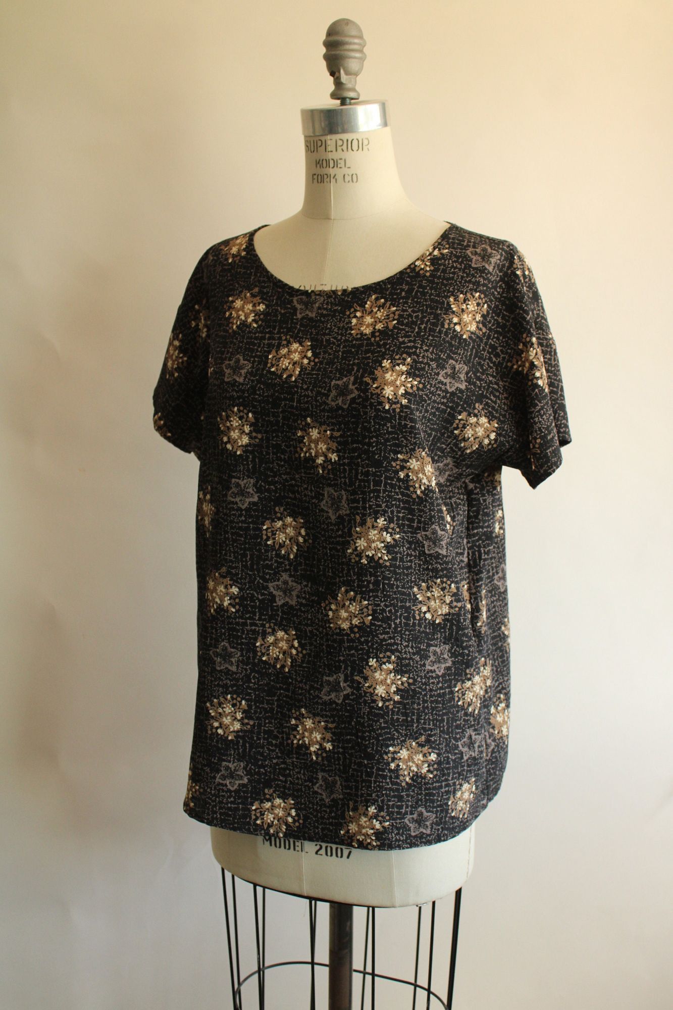 Vintage Vintage 1990s Blouse, Black and Gold and Gray Floral Print, Size M / US 6-8 / IT 42-44 - 9 Thumbnail