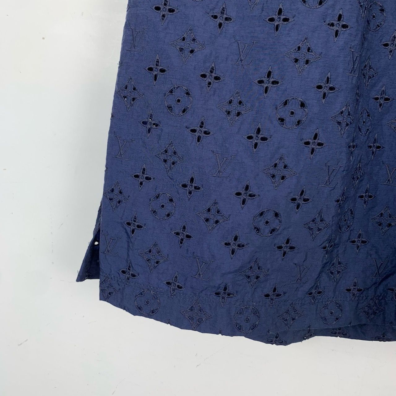 Louis Vuitton Louis Vuitton LV – 2022 Collection – Logo monogram perforate Size 40" / US 18 - 4 Thumbnail