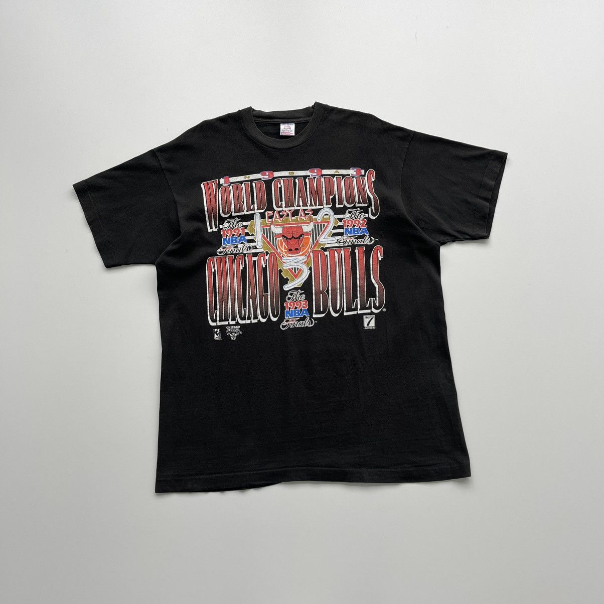Fruit Of The Loom × NBA Fruit Of The Loom Chicago Bulls NBA Official Vintage T-Shirt Size US XL / EU 56 / 4 - 1 Thumbnail