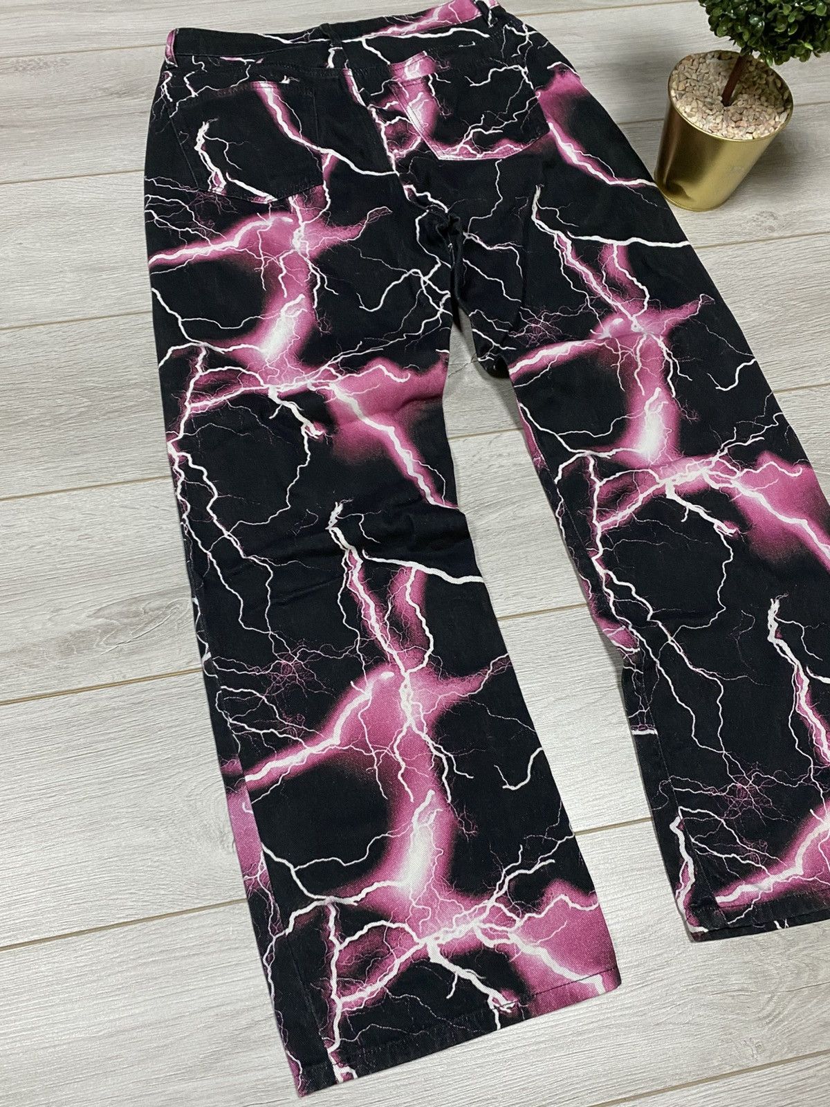 Jaded London Jaded pink lightnings boyfriend over print jeans pants Size US 32 / EU 48 - 5 Thumbnail