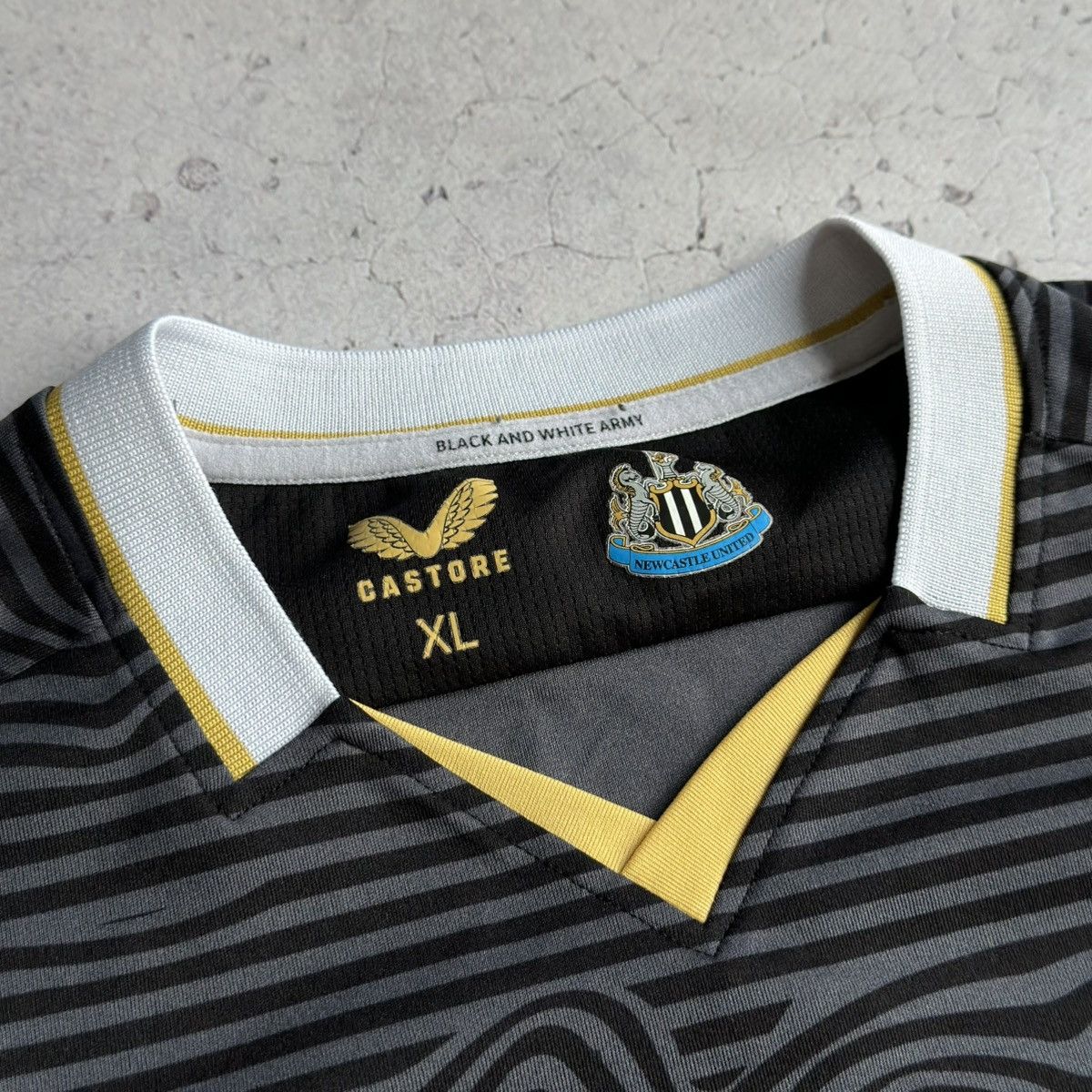 Castore Newcastle United FC 2021/22 Third Soccer Jersey Football Size US XL / EU 56 / 4 - 7 Thumbnail