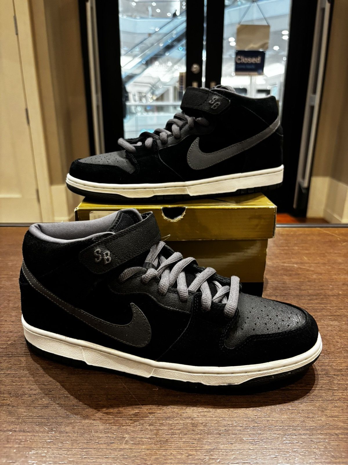Nike Dunk SB Mid ‘ISO Orange Label Black Dark Grey’