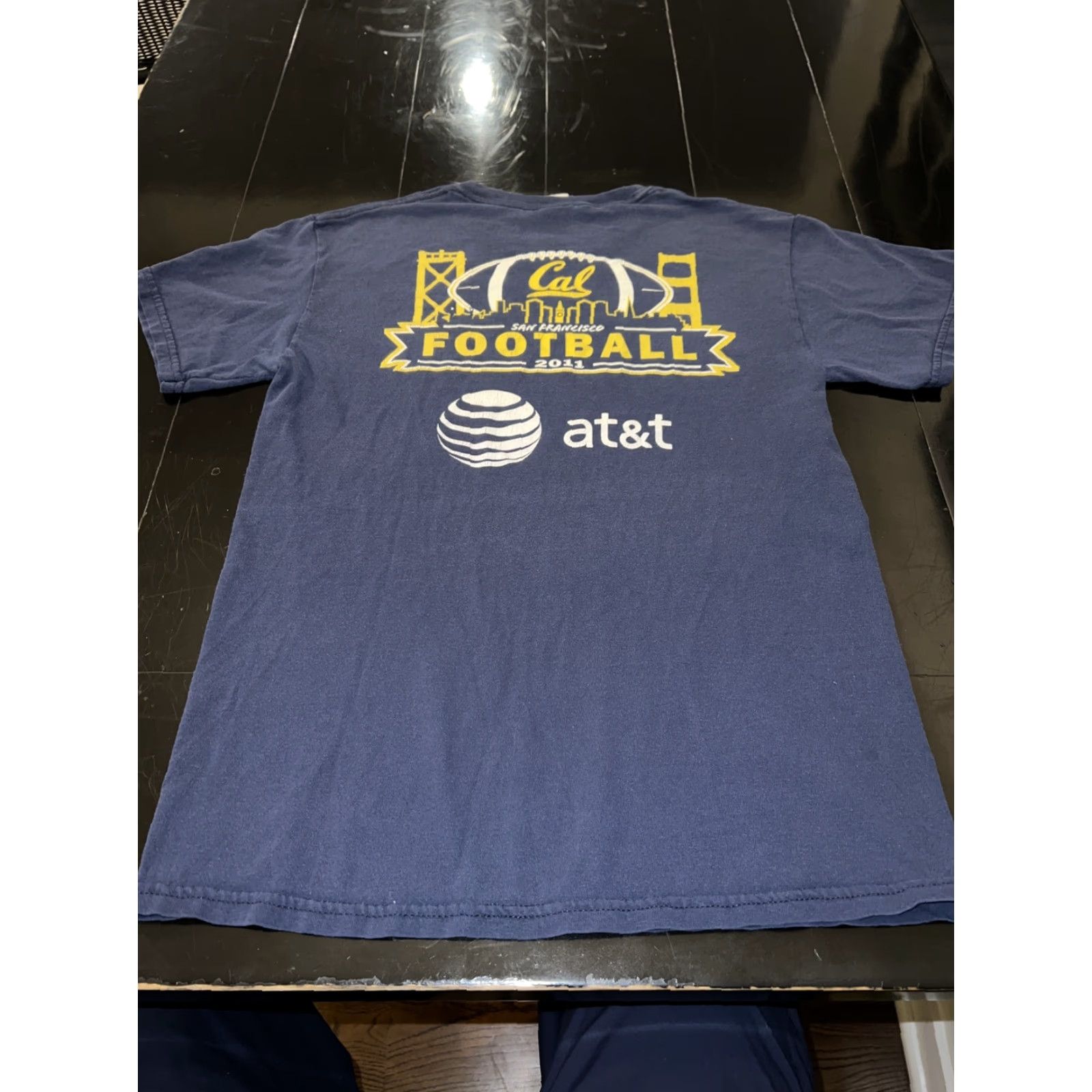 Gildan VINTAGE Cal UC Berkeley Football 2011 Shirt Small Men S Blue Gildan Cotton NCAA Golden Bears Sports Tee Size US S / EU 44-46 / 1 - 3 Thumbnail