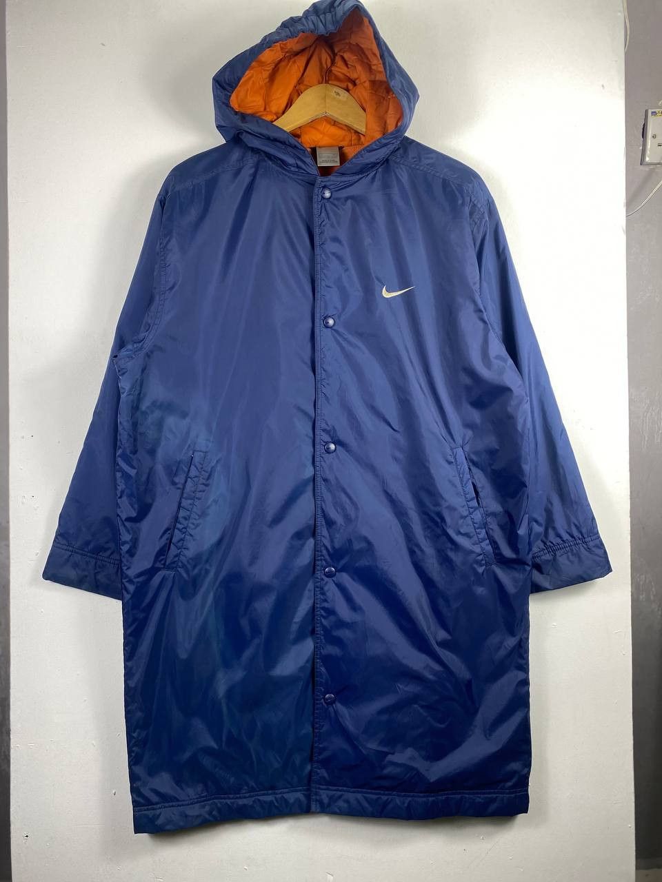 Nike nike long coach jacket faded swoosh at the back Size US L / EU 52-54 / 3 - 1 Thumbnail