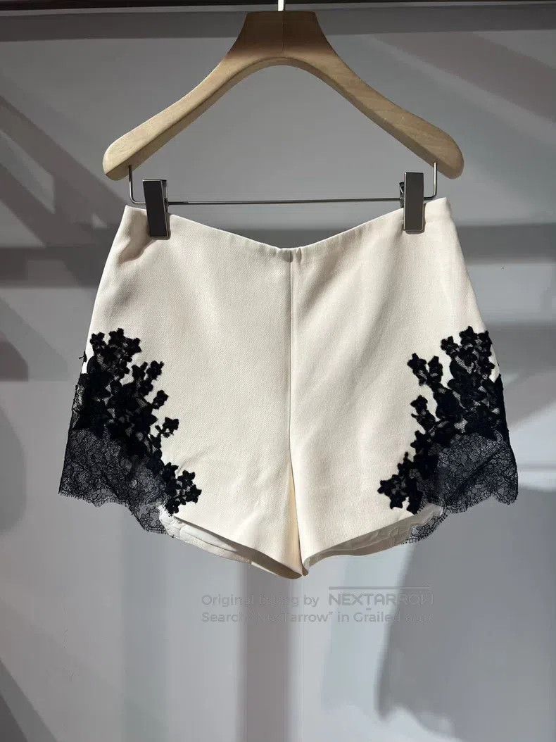 Valentino Valentino Lace lace high-waisted shorts Size US 26 / EU 42 - 1 Thumbnail