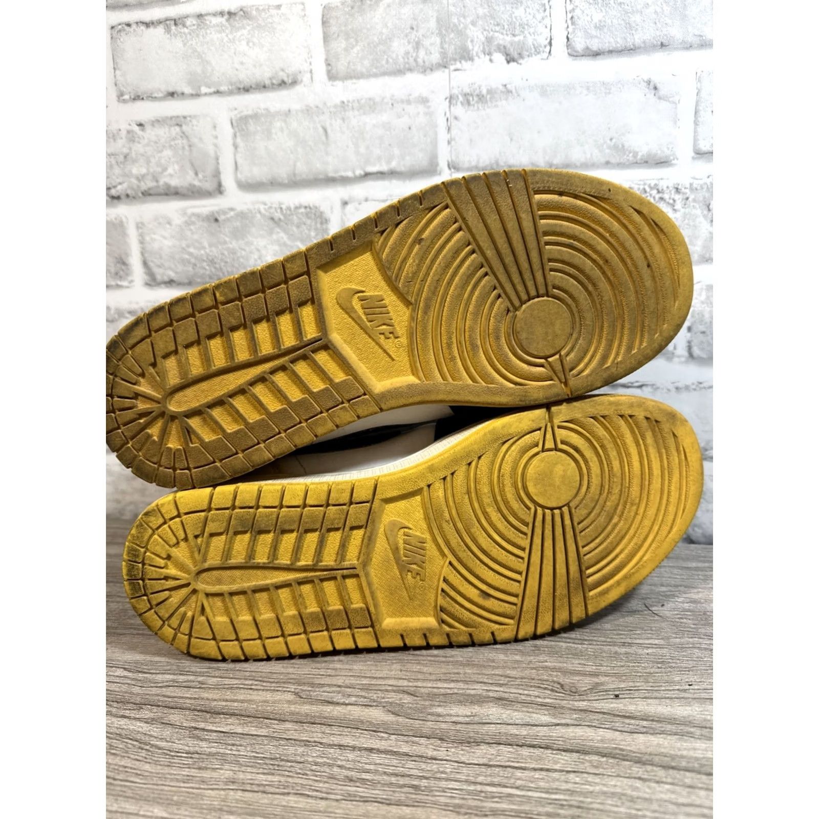 Jordan Brand Air Jordan 1 High OG Yellow Ochre Size 10 Mens Sneakers DZ5485-701 Size US 10 / EU 43 - 6 Thumbnail
