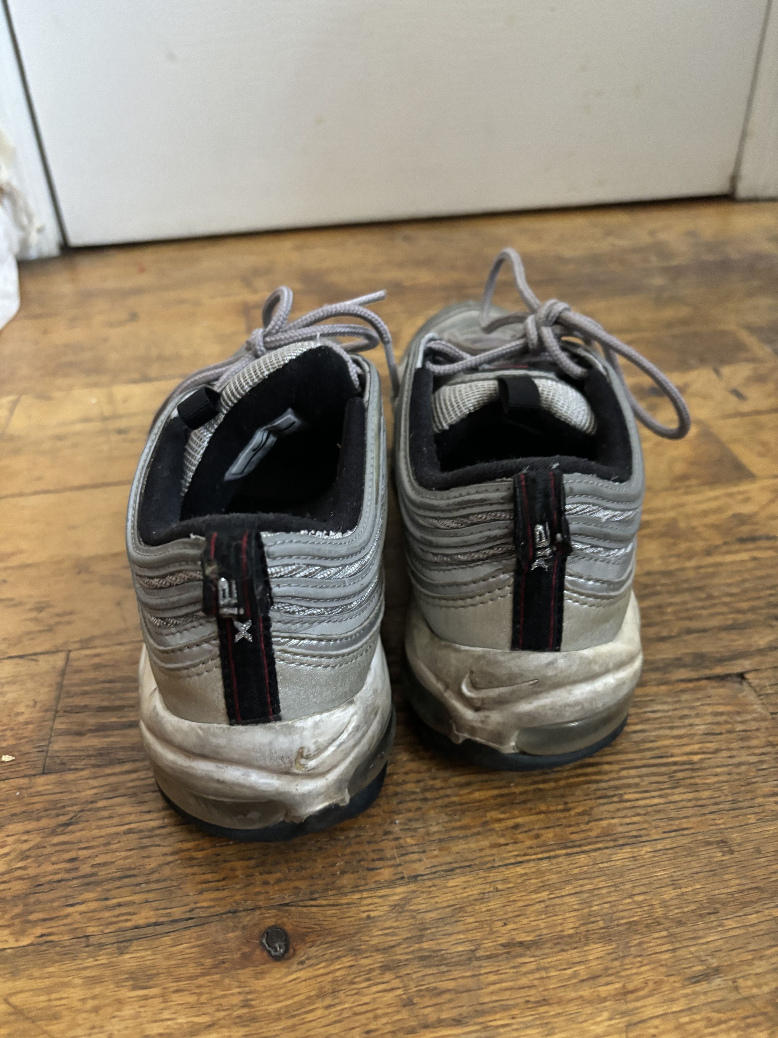 Nike NIke Air Max 97 Silver Bullet Size US 7 / EU 40 - 4 Thumbnail