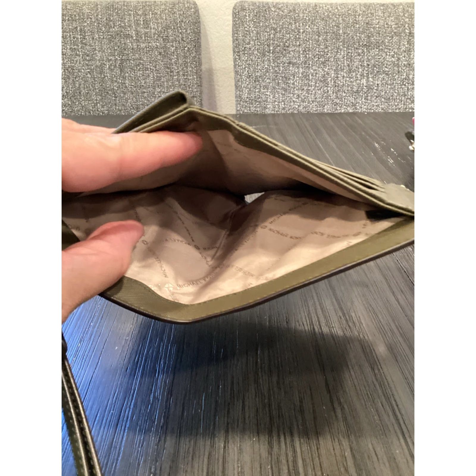 Michael Kors Michael Kors Jet Set Travel LG Flat Phone Case Leather Wallet Sage Size ONE SIZE - 7 Thumbnail
