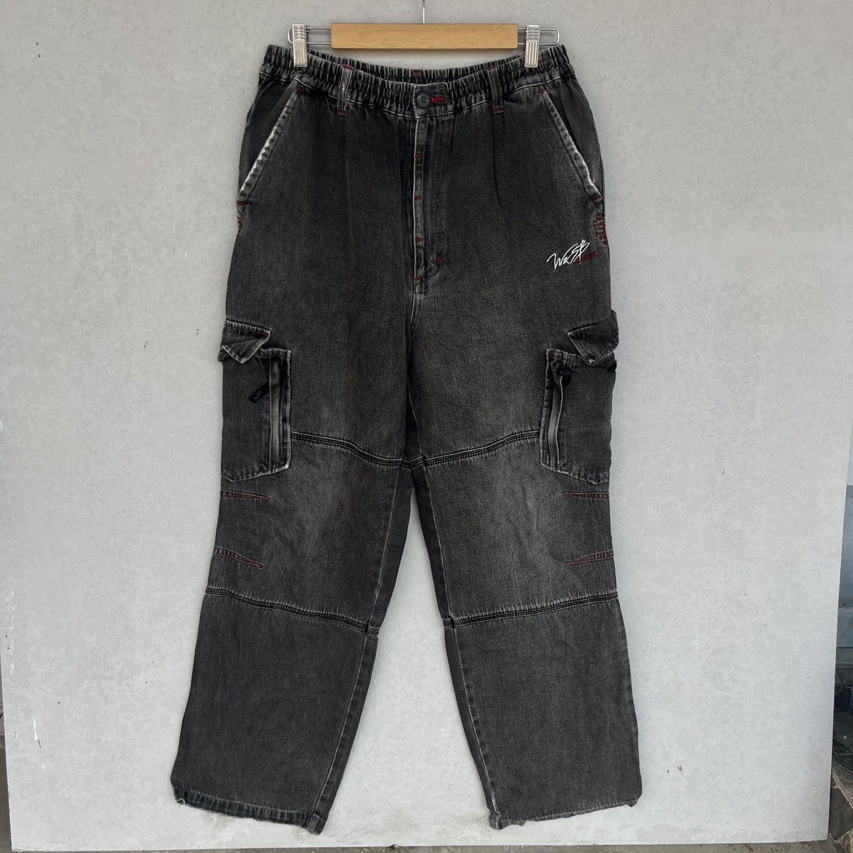 Other Vintage Black Denim Cargo Pants With Red Size M W20 L29 Size US 26 / EU 42 - 1 Thumbnail
