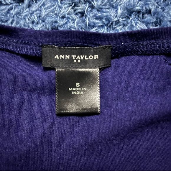 Ann Taylor Ann Taylor Lace Textured Short Cap Sleeve top size small Size S / US 4 / IT 40 - 3 Thumbnail