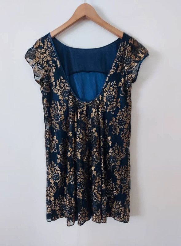 Victoria's Secret Moda International / Victoria's Secret lace dress L Size M / US 6-8 / IT 42-44 - 4 Thumbnail