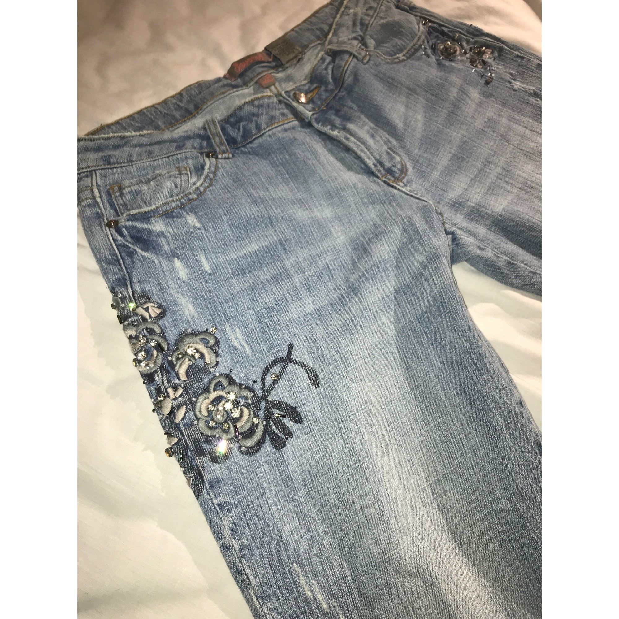 Vintage Devoted Women Embroidered Floral Rhinestones Distressed Jean Size 28" / US 6 / IT 42 - 3 Thumbnail